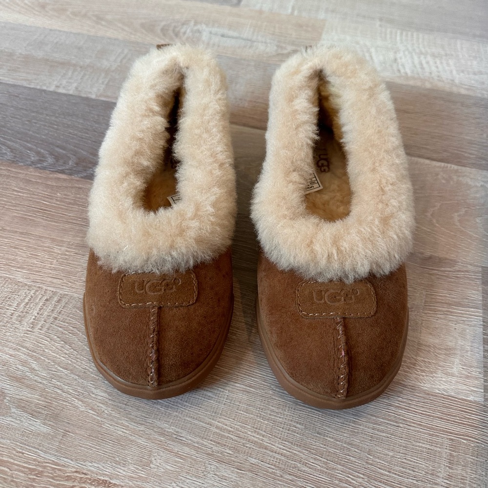 Ugg Slipper - image 2